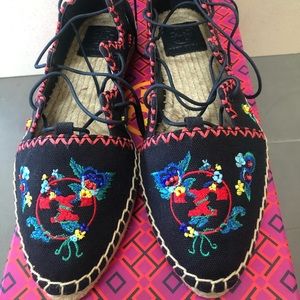 Tory Burch size 6 espadrille canvas
